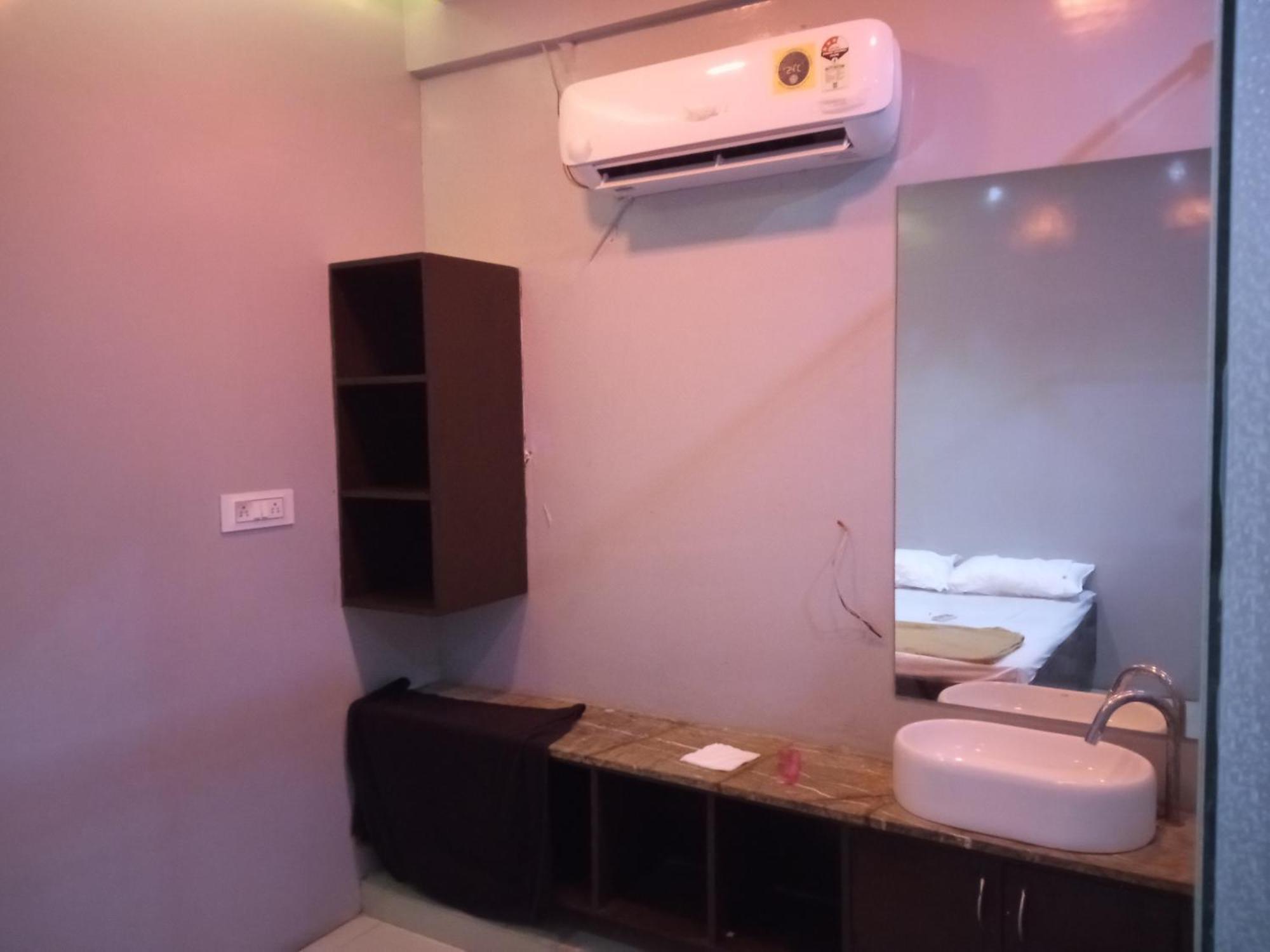 Hotel Nova Rooms Atlanta Shopping Surat Exterior photo