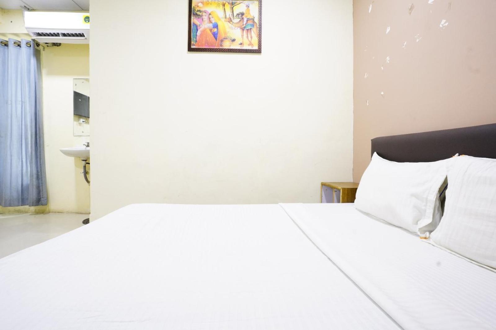 Hotel Nova Rooms Atlanta Shopping Surat Exterior photo